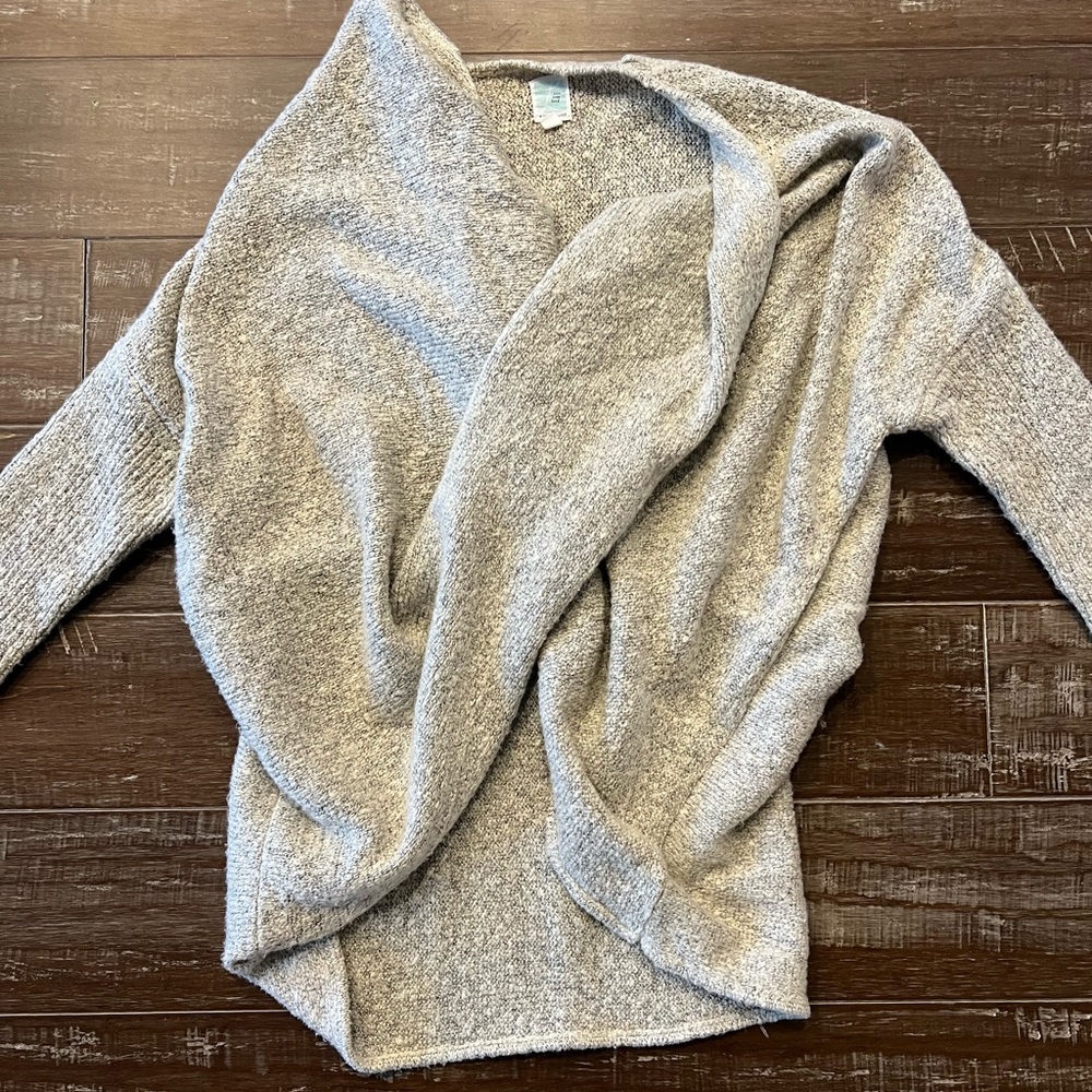 Women’s loose fitting sweater